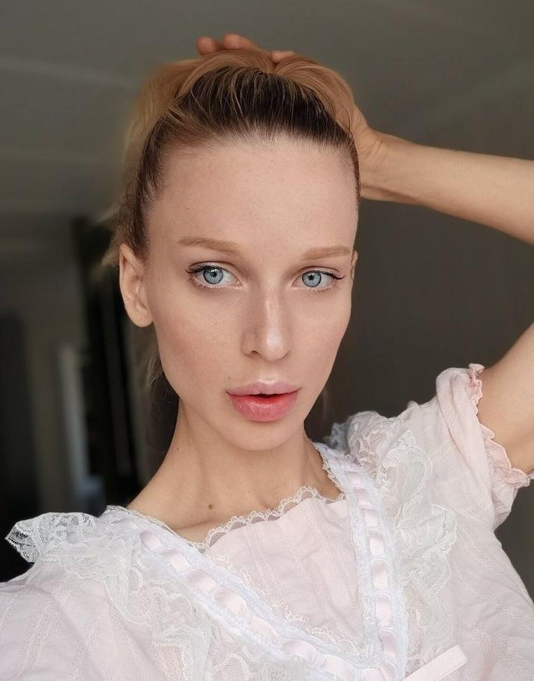 25P Ellaa91 nude