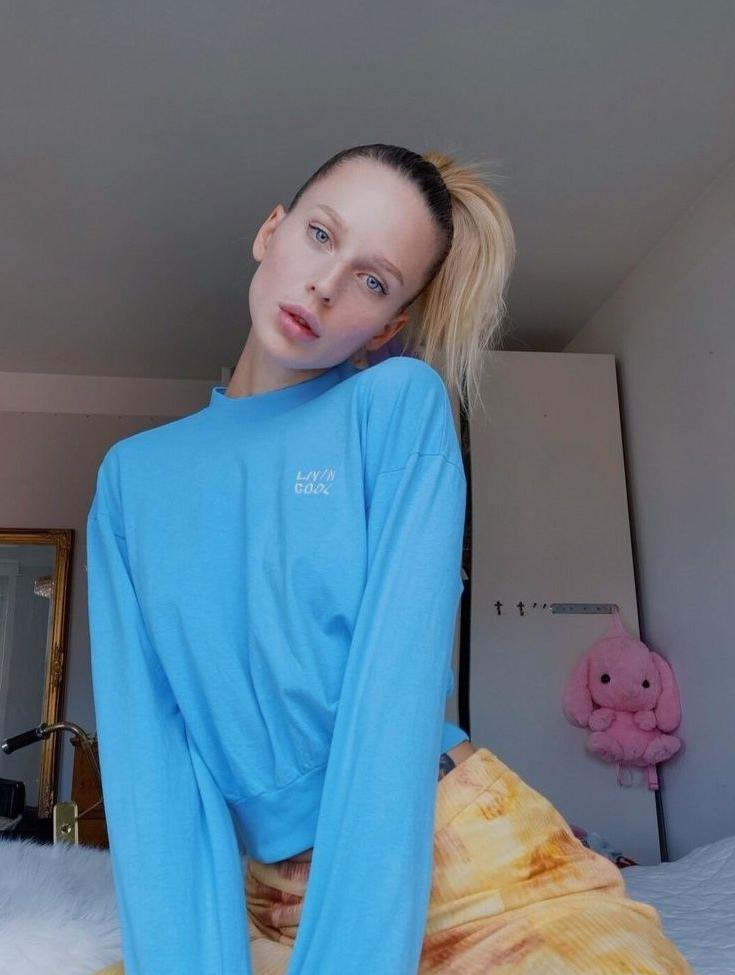 25P Ellaa91 nude
