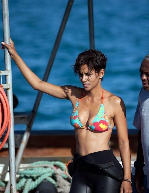 25P Halle Berry nude