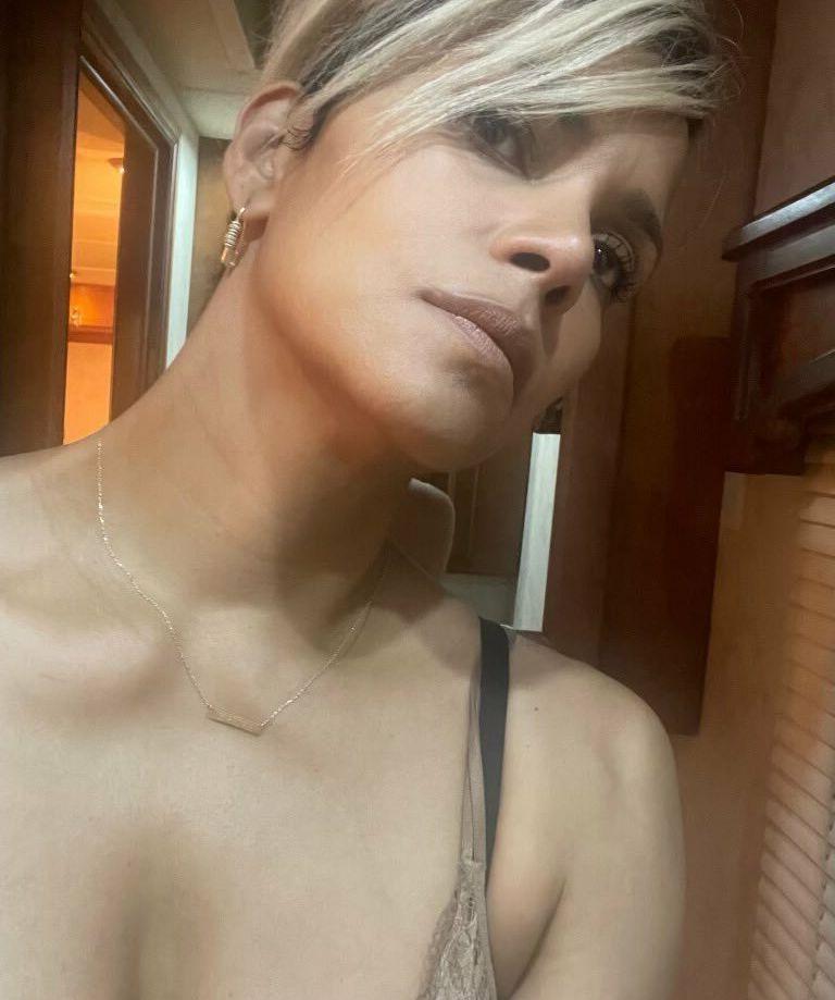 25P Halle Berry nude