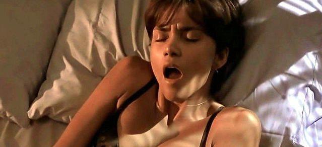 25P Halle Berry nude