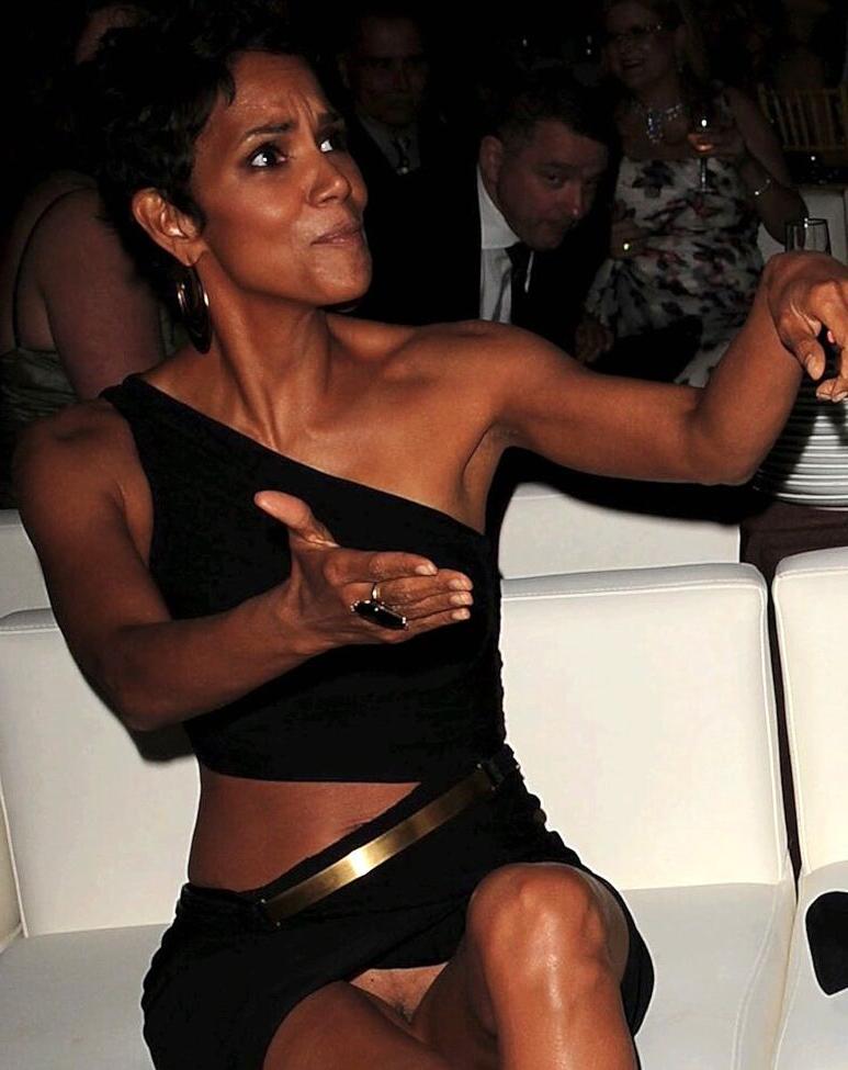 25P Halle Berry nude