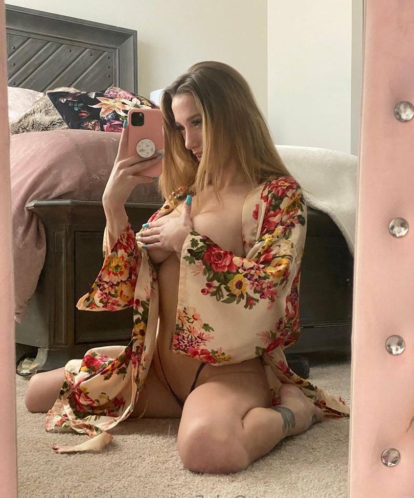 25P Nicolle_Snow nude