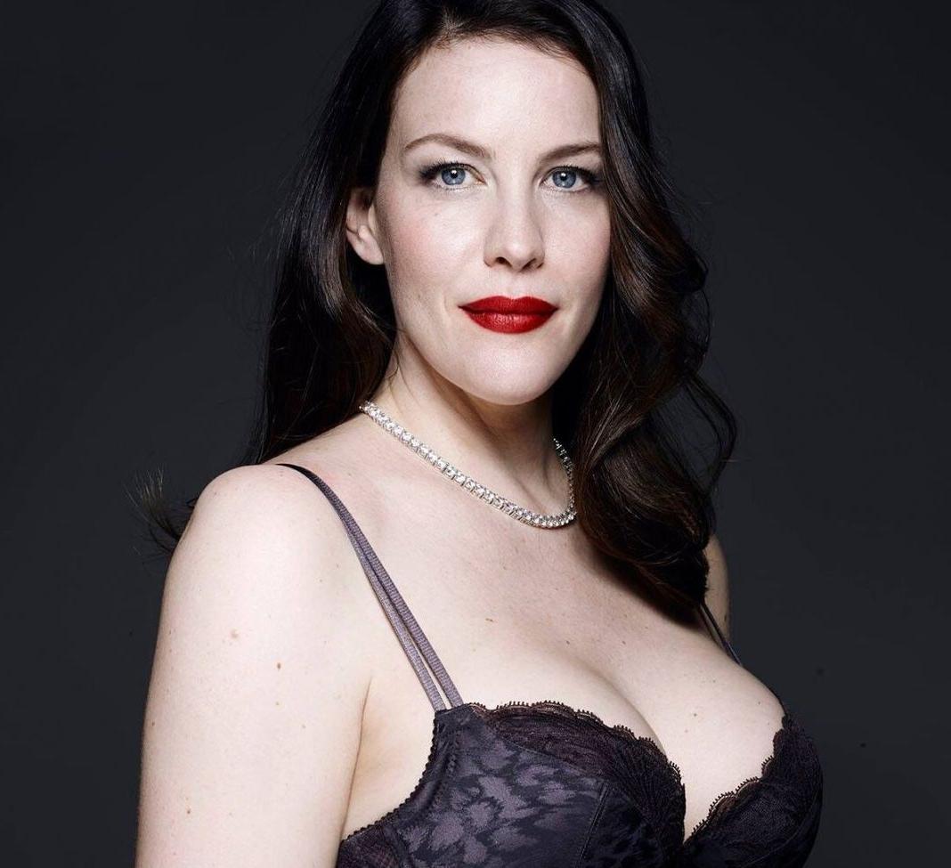 25P Liv Tyler nude