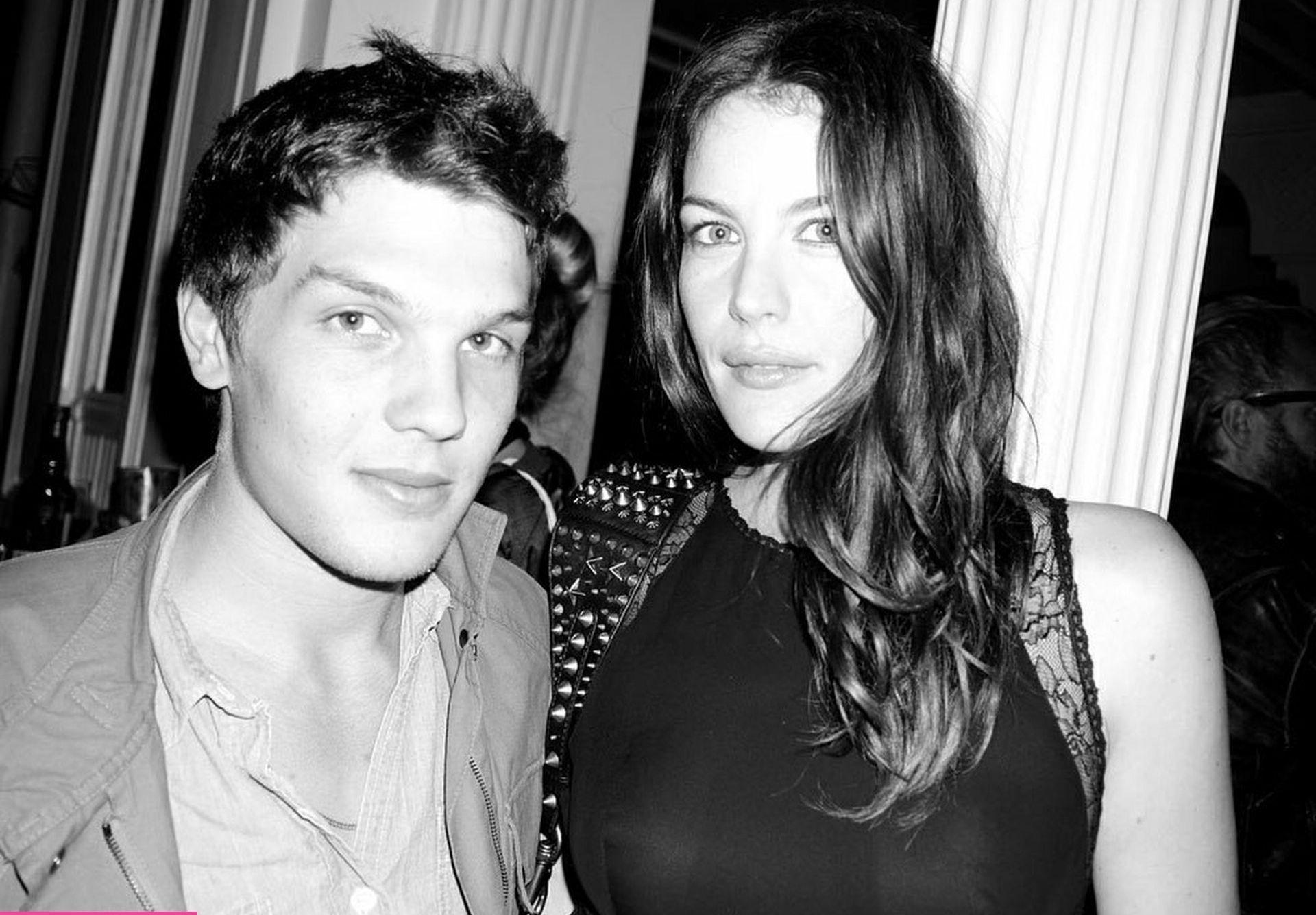 25P Liv Tyler nude