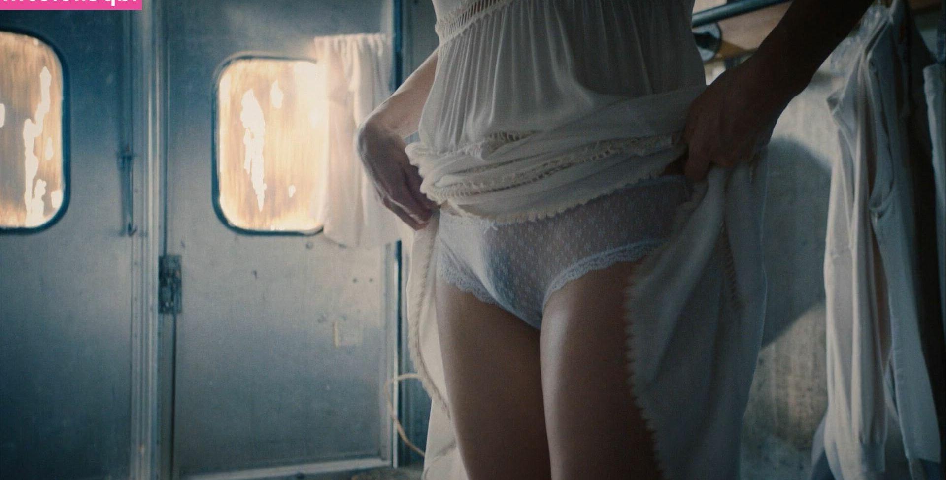 25P Liv Tyler nude