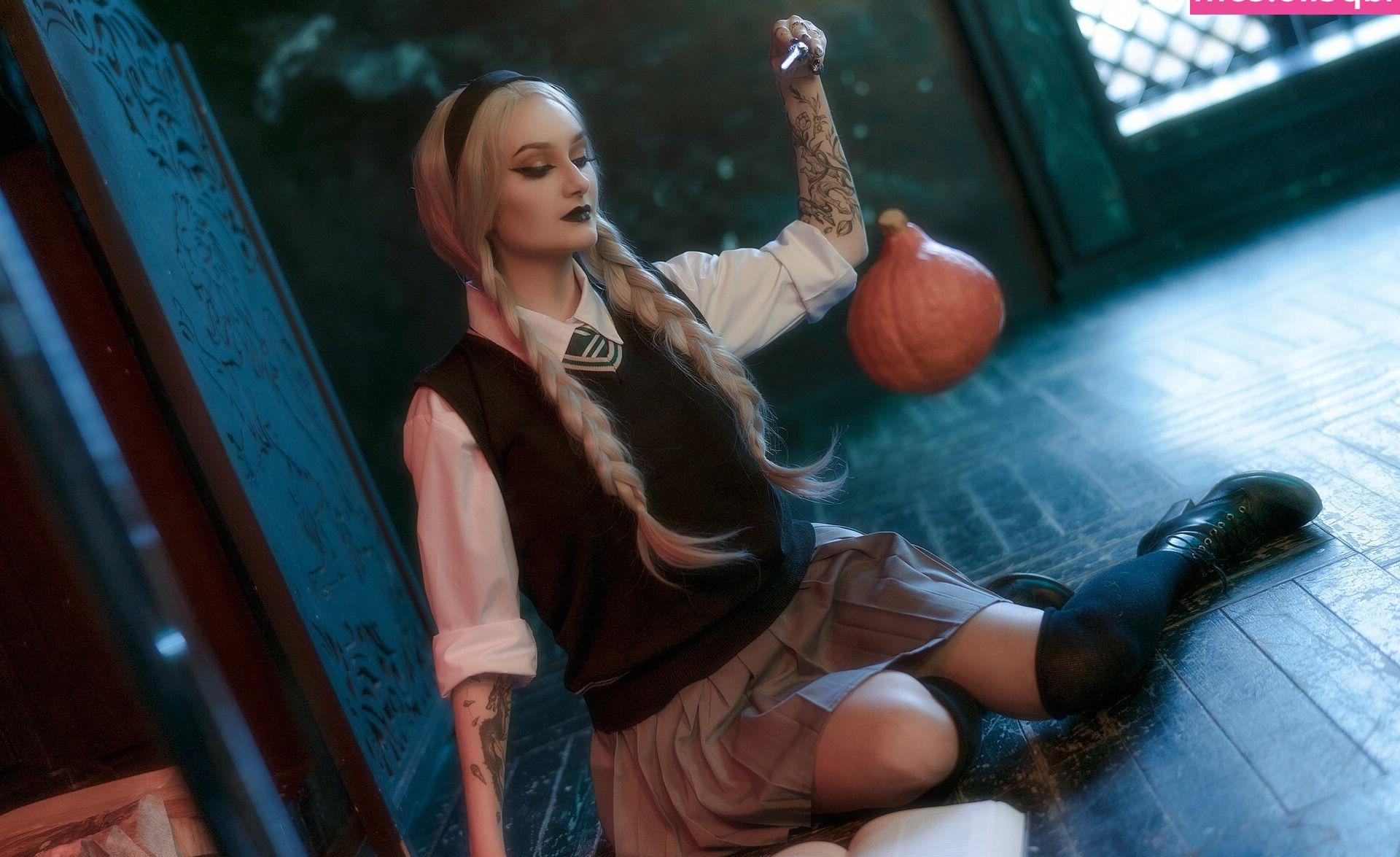 25P Vixena Siren nackt