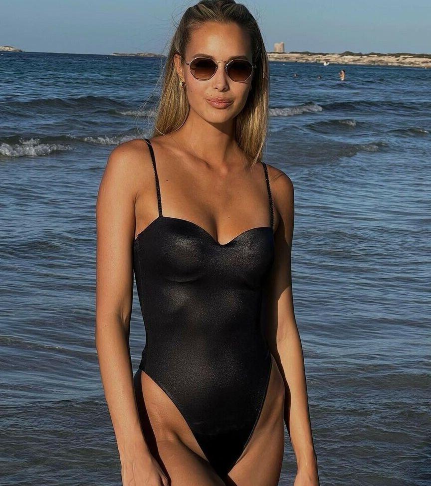 25P Viky Varga nude