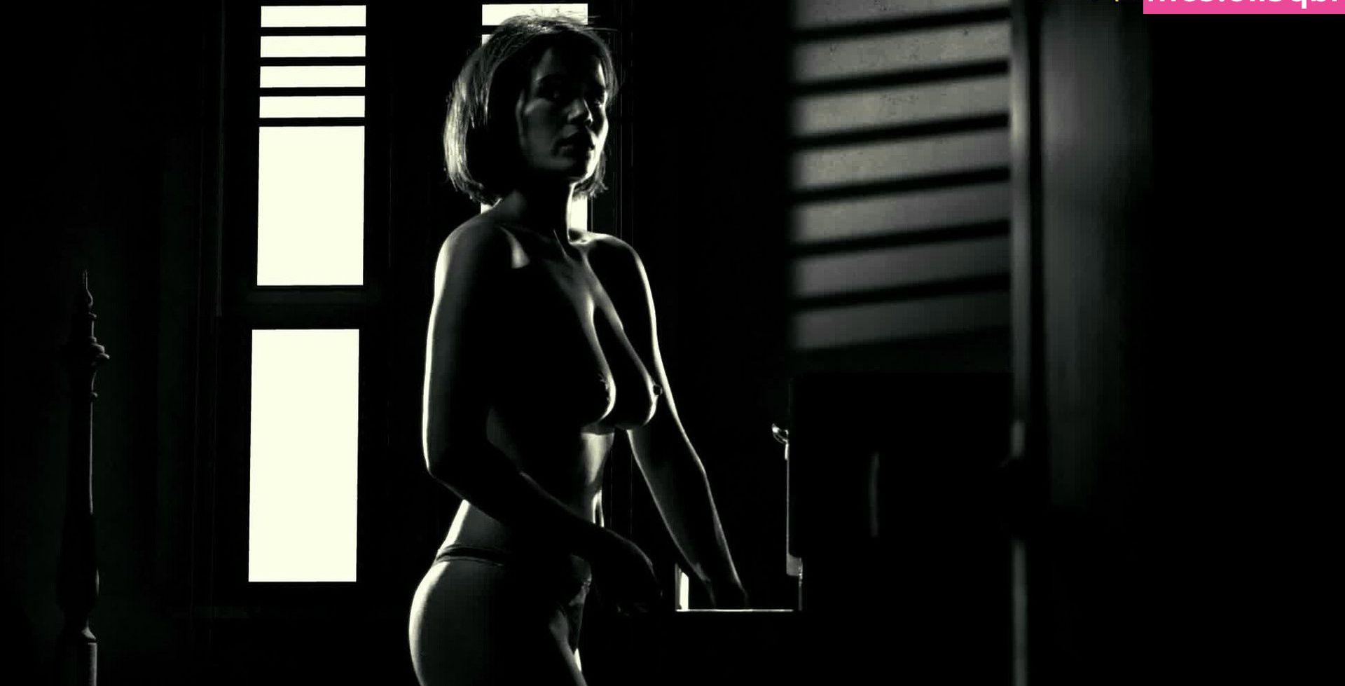 25P Carla Gugino nude