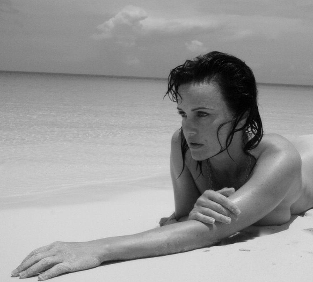 25P Carla Gugino nude