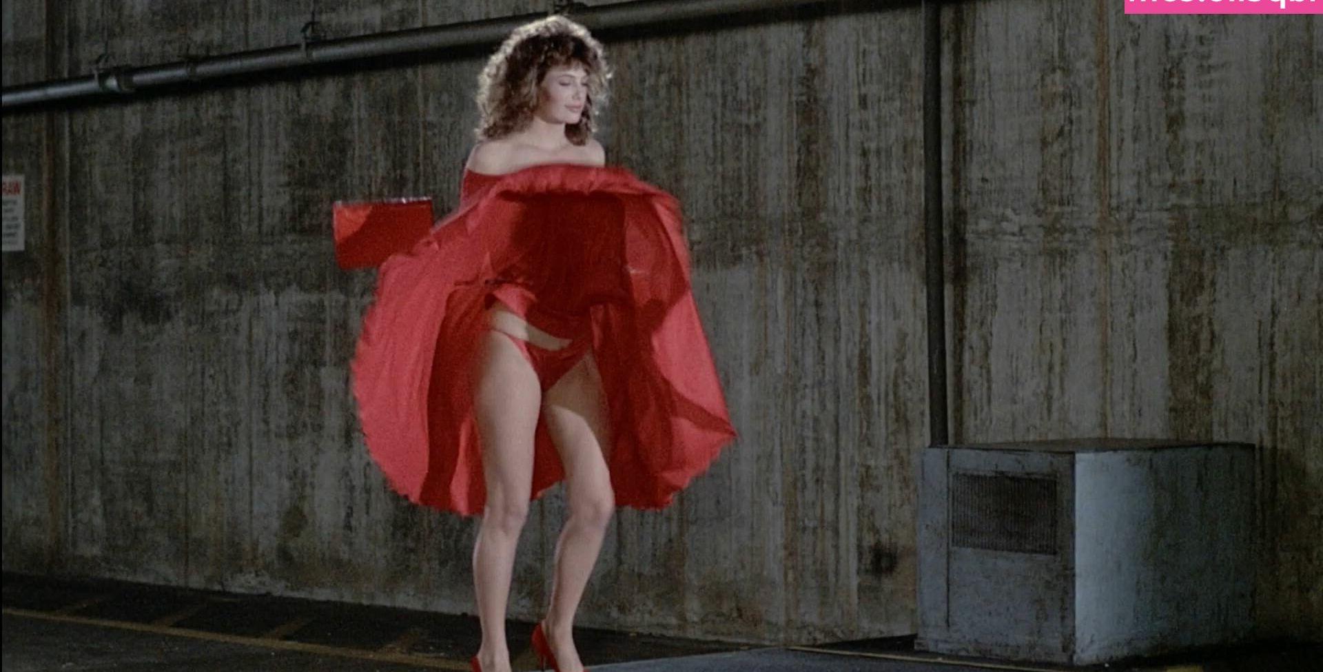 9P Kelly LeBrock nude