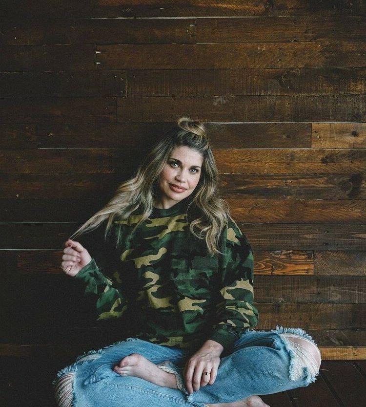 25P Danielle Fishel nude