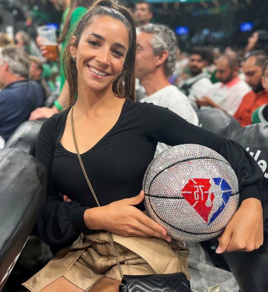 25P Aly Raisman nackt