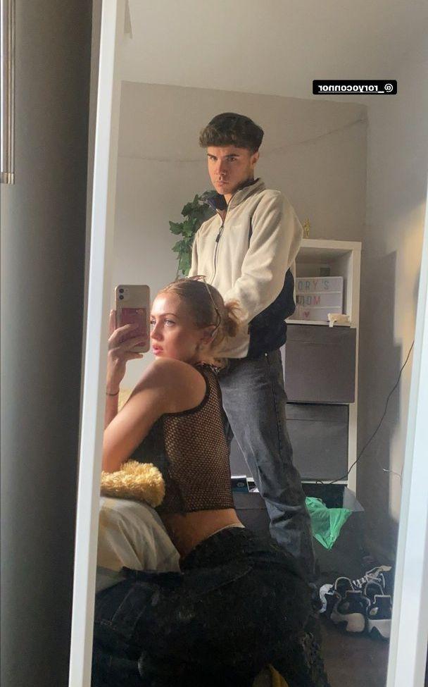 25P Maisie Smith nude