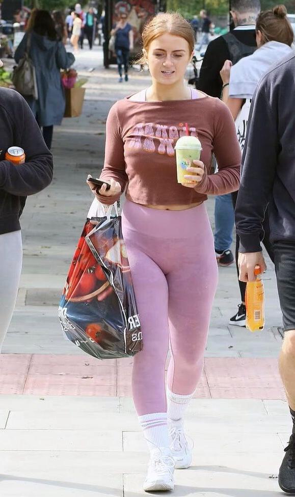 25P Maisie Smith nude