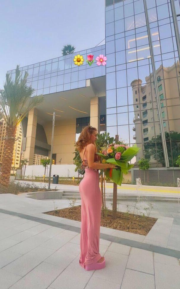 25P Maisie Smith nude