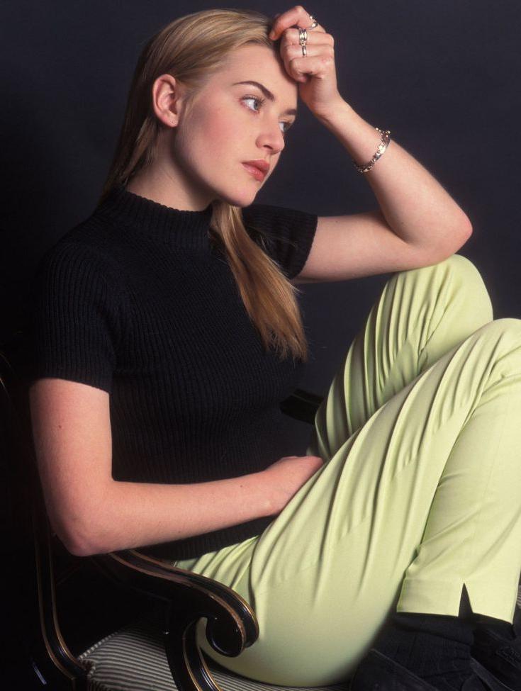 25P Kate Winslet nude