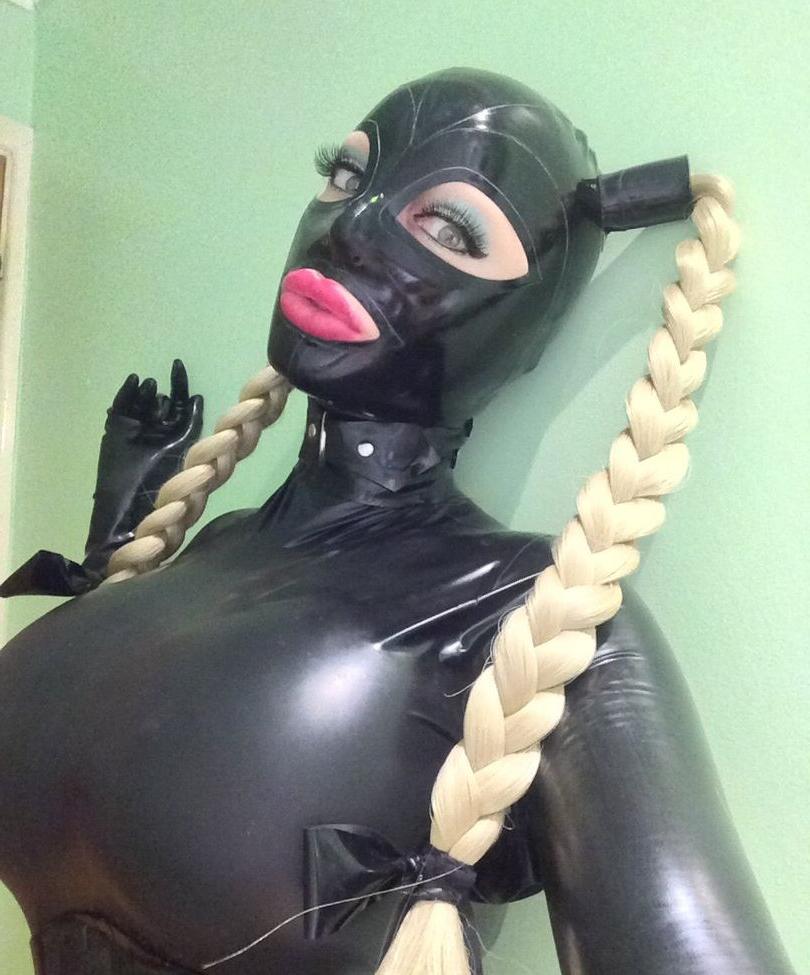25P Latex Lucy nude