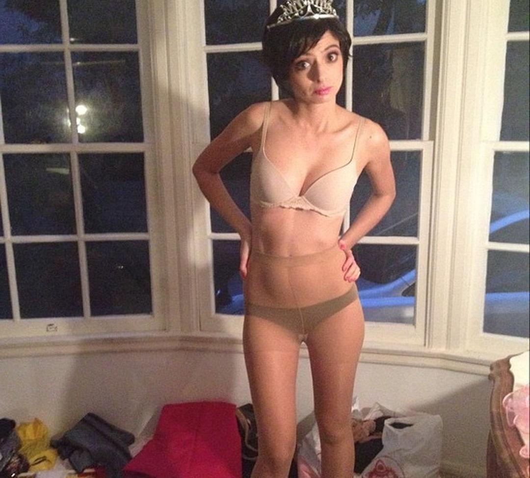25P Kate Micucci nude