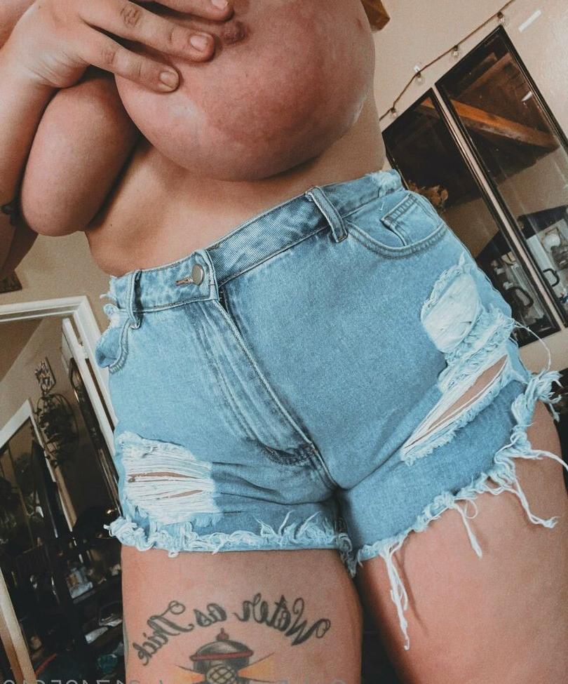25P Bailey Arber nude