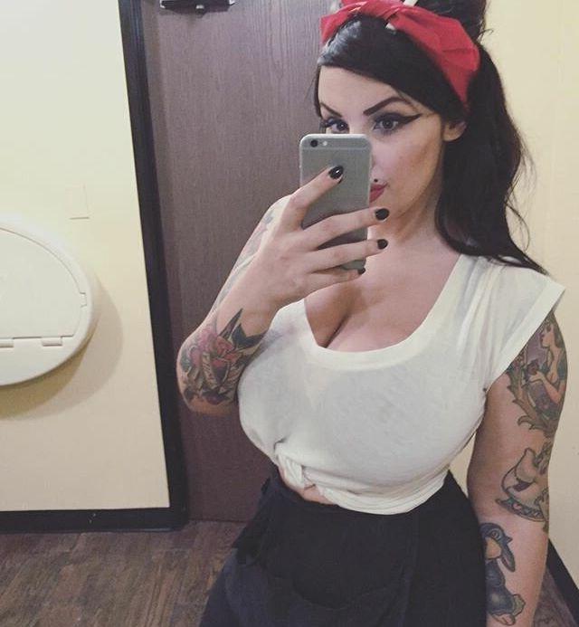 25P Bailey Arber nude