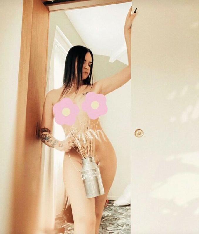 25P Laura Badler nude
