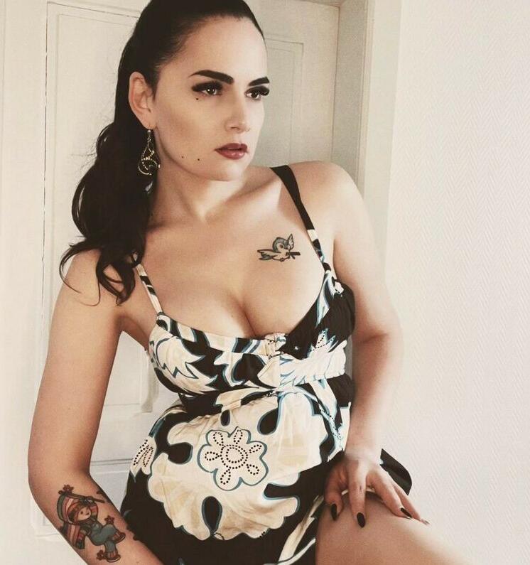 25P Laura Badler nude