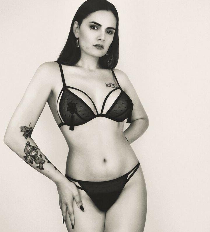 25P Laura Badler nude