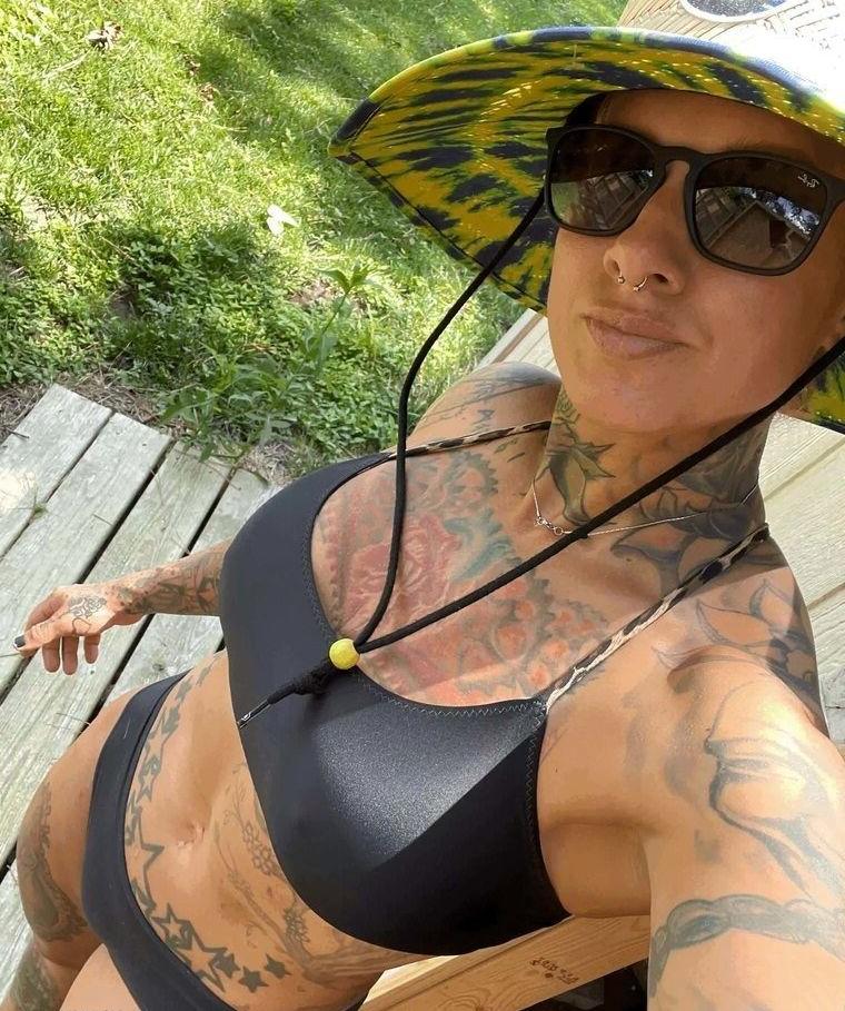 25P Kinessa Johnson nude