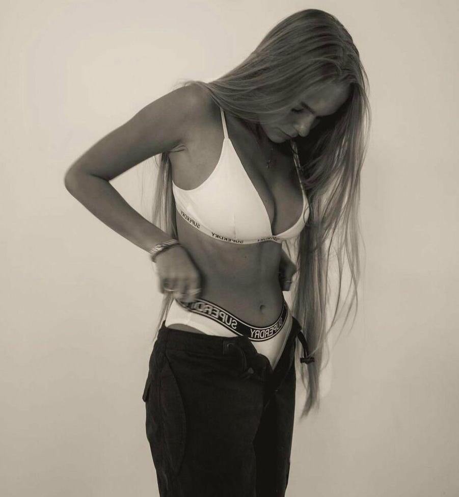 25P Lies Zhara nude