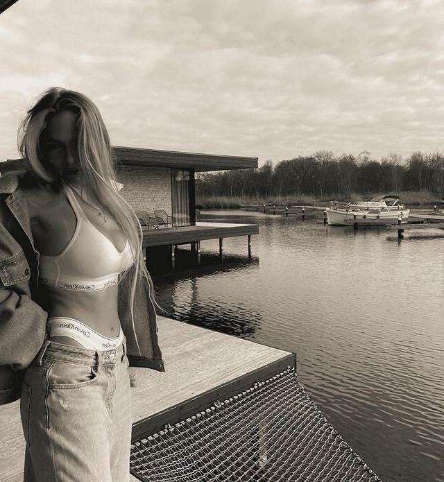 25P Lies Zhara nude