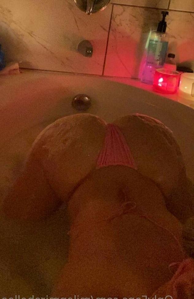 25P Milan Mirabella nude