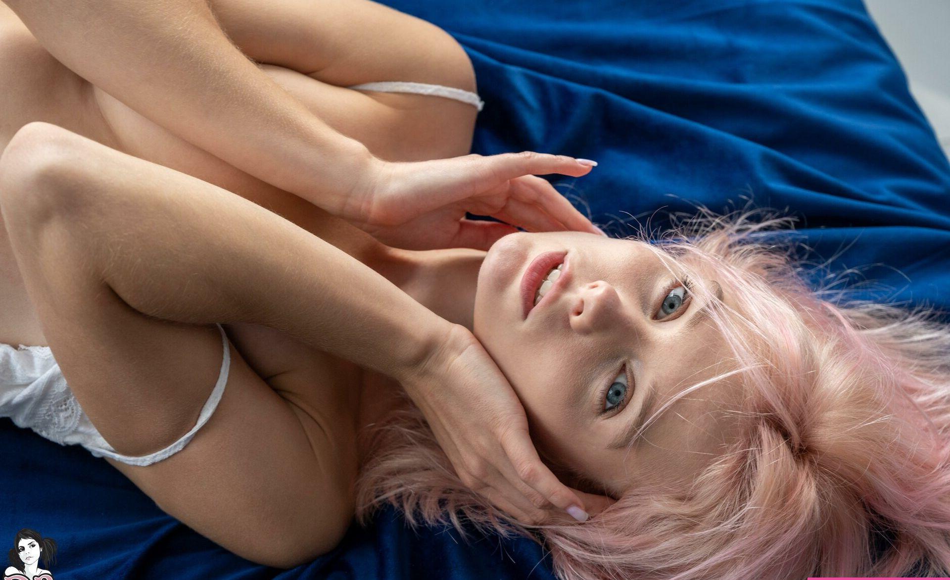 25P Marta Gromova nude