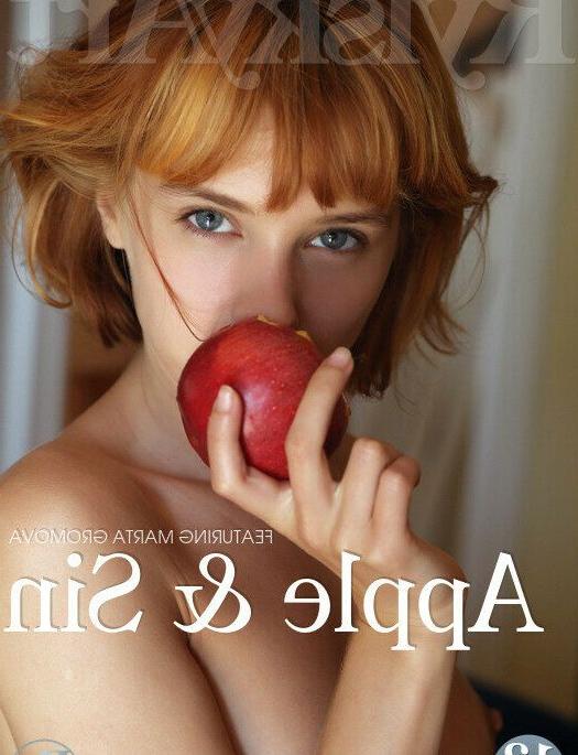 25P Marta Gromova nude