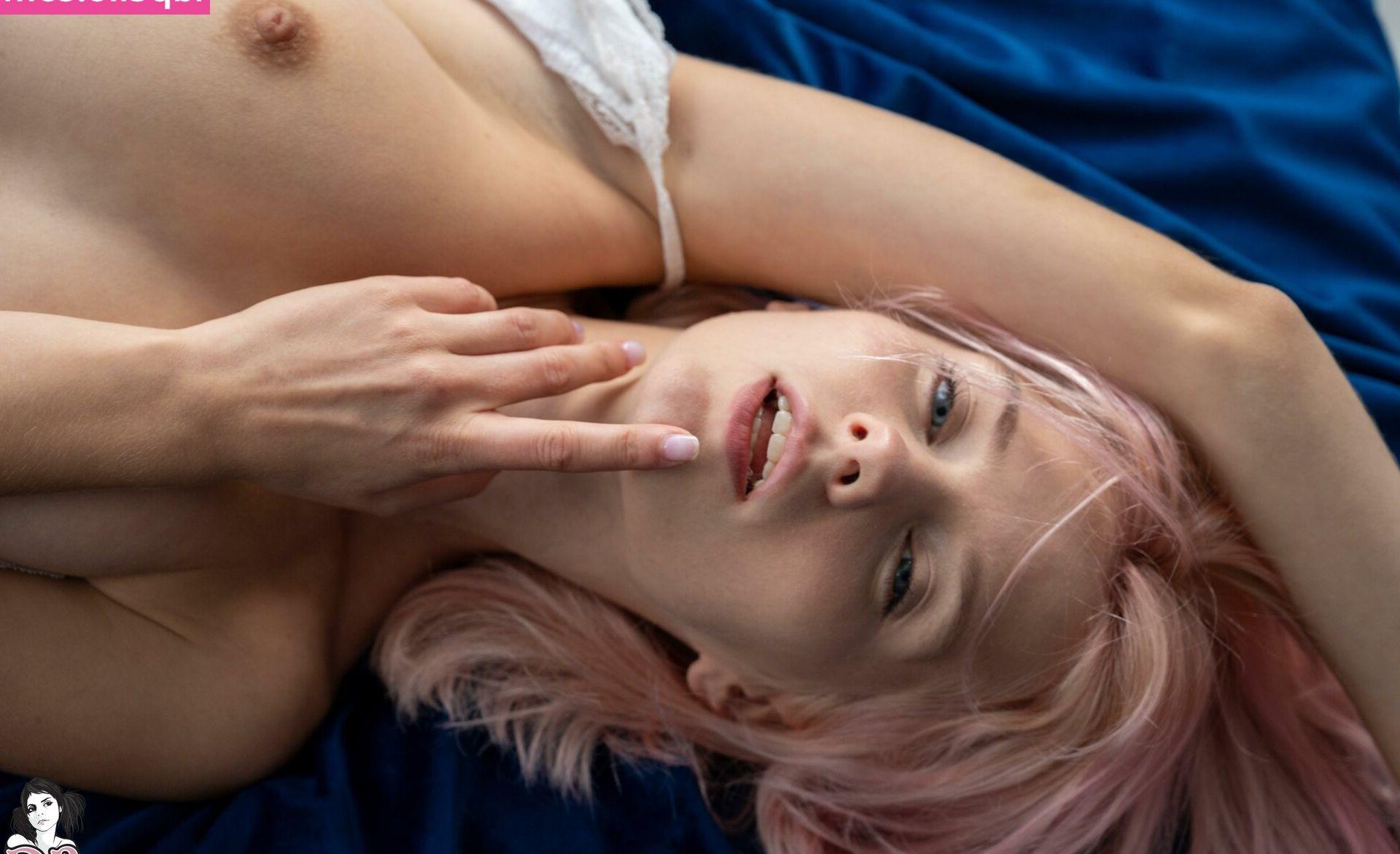 25P Marta Gromova nude