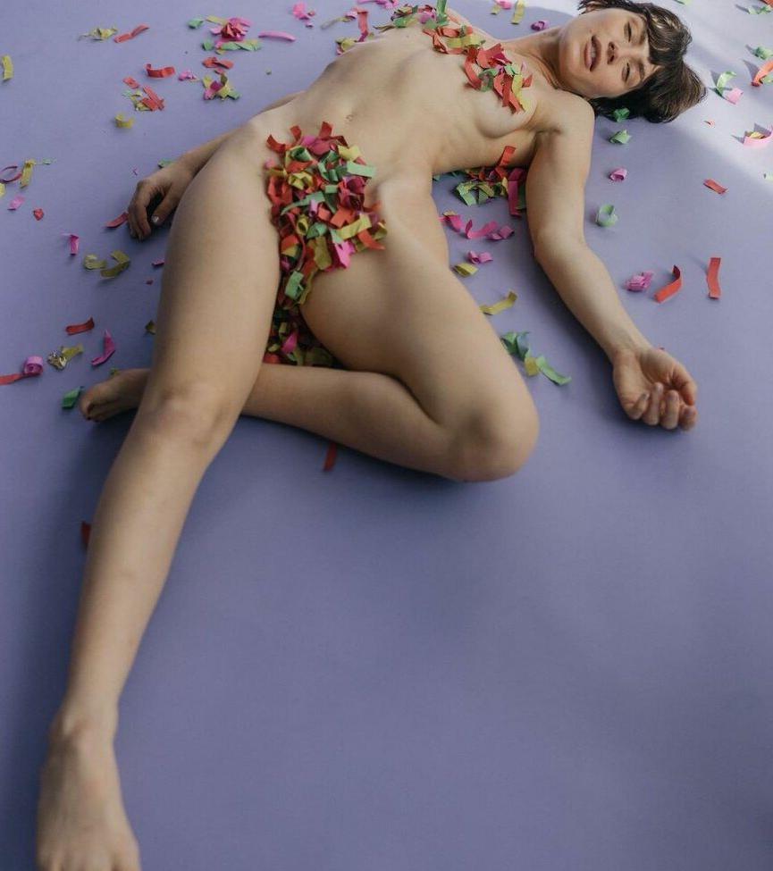 25P Lauren Bonner nackt