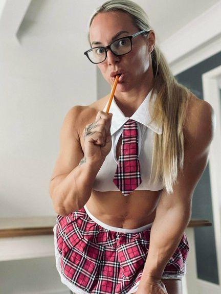 25P Kirsty Stroud nude