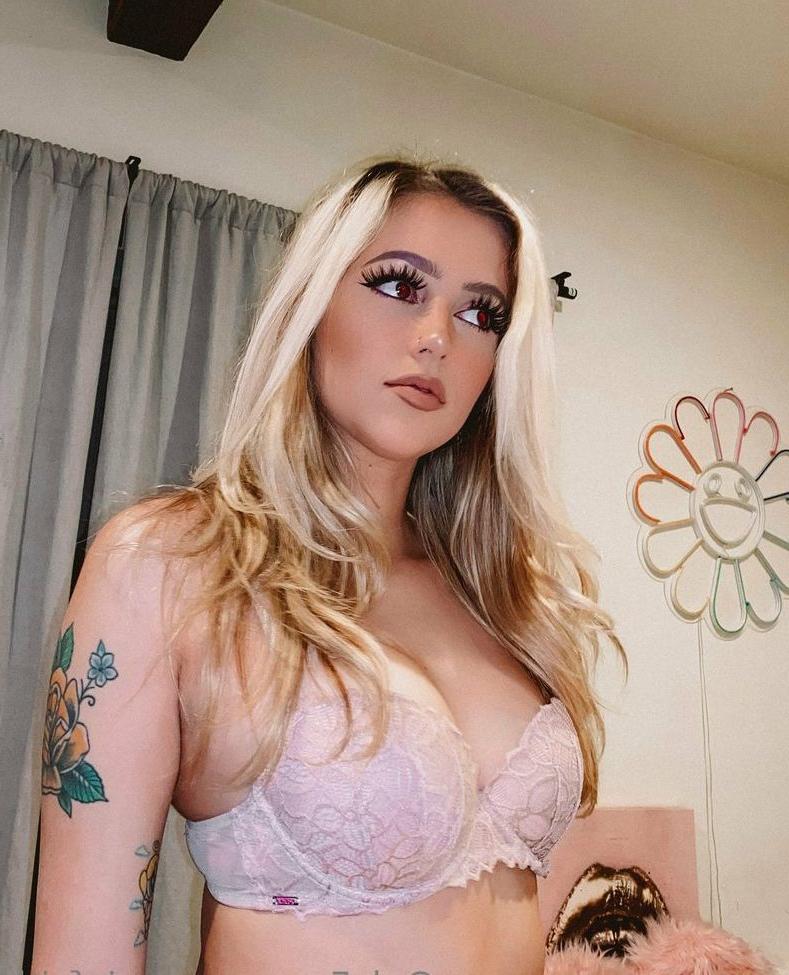25P Lycia Faith nude