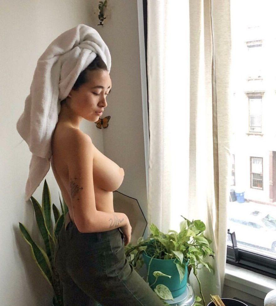 25P Hitomi Mochizuki nude