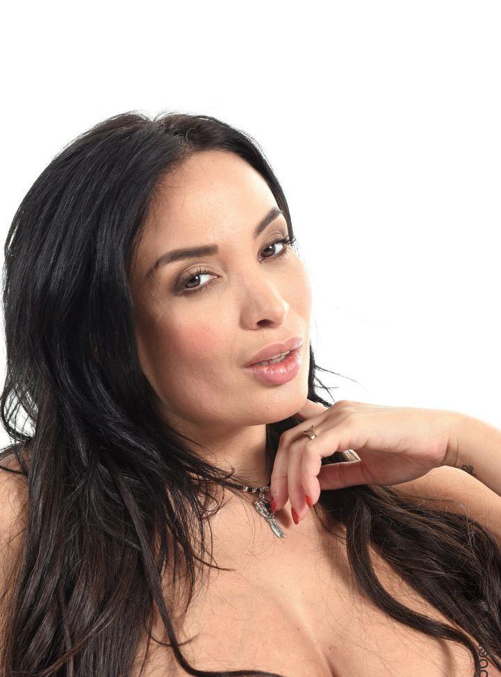 25P Anissa KATE nude