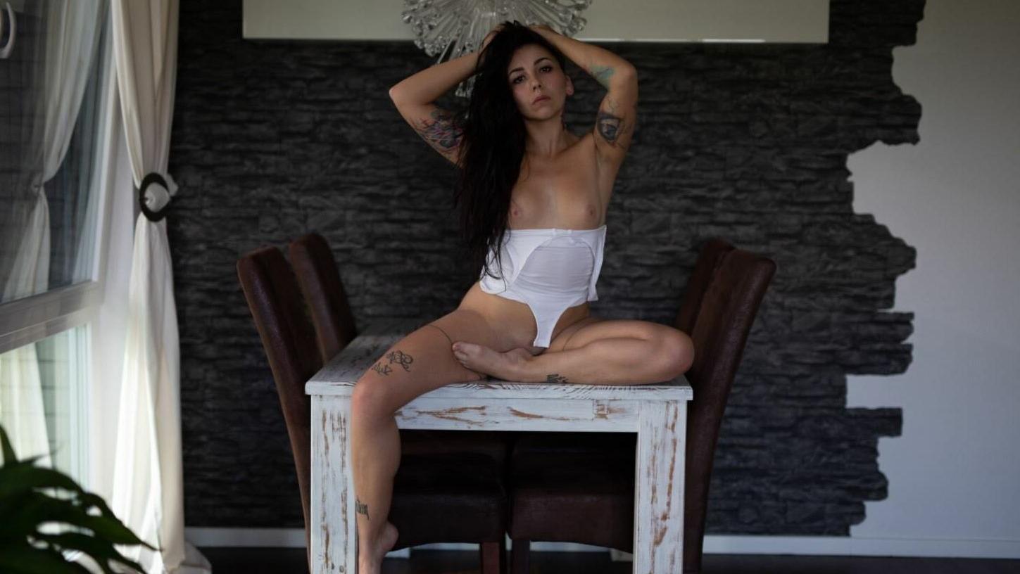 25P AnneSamanta nude