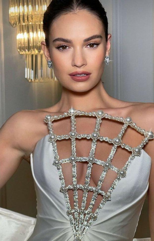 25P Lily James nude