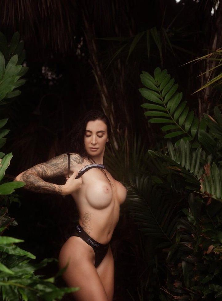 25P Zoe Rodriguez nude