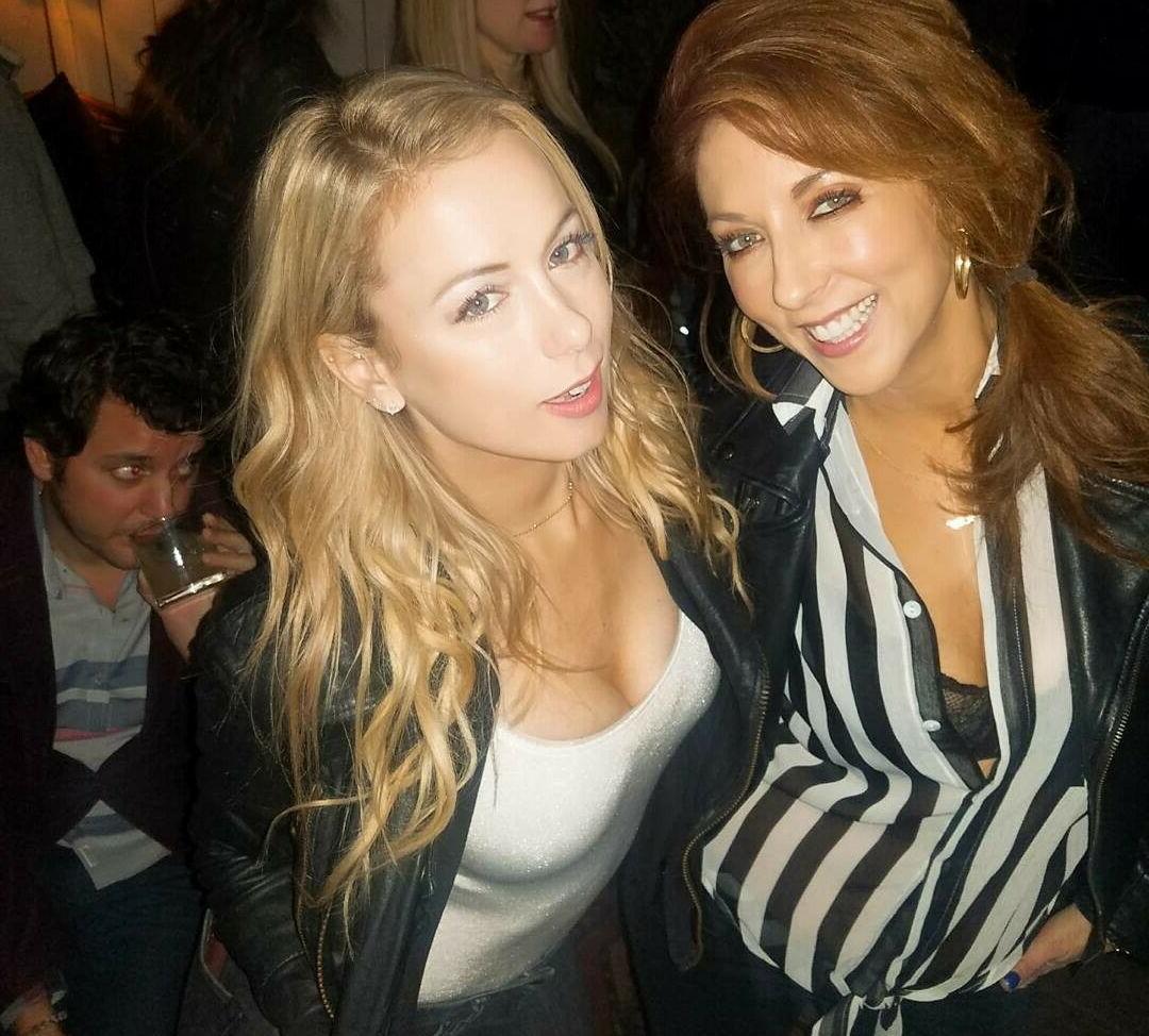 25P Iliza Shlesinger nude