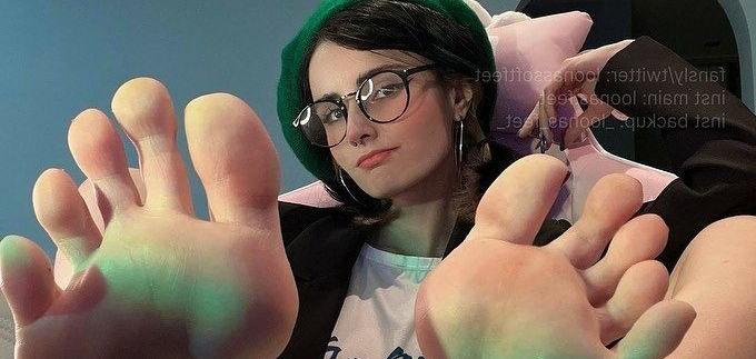 25P Loonassoftfeet nude