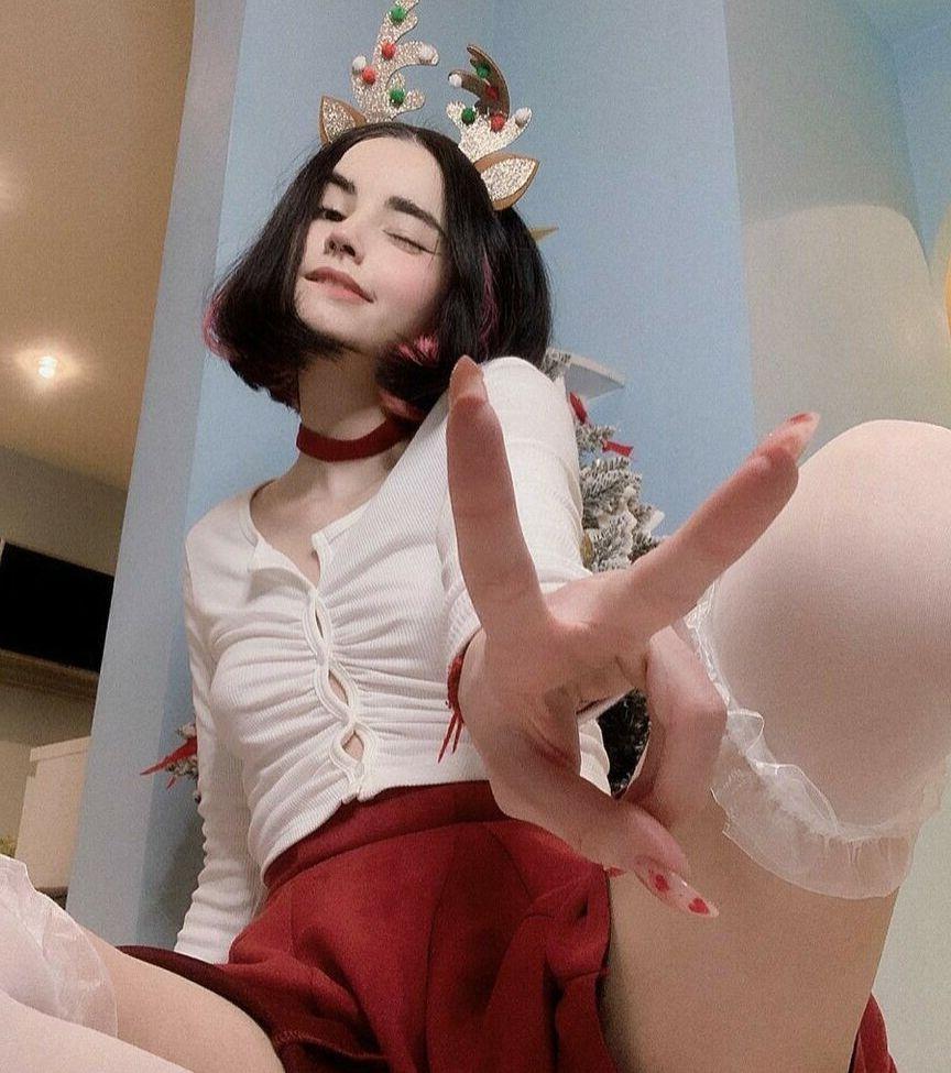 25P Loonassoftfeet nude