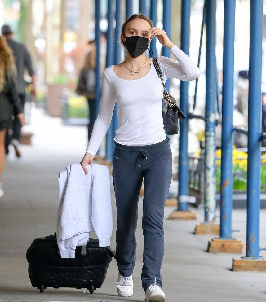 25P Lily-Rose Depp nude
