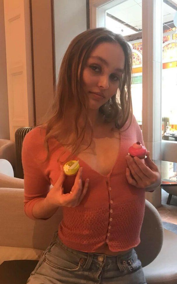 25P Lily-Rose Depp nude