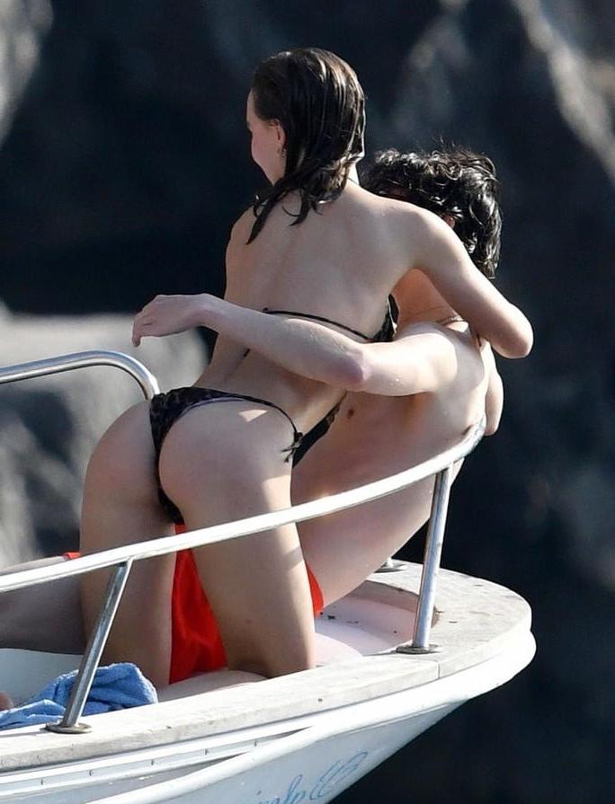 25P Lily-Rose Depp nude