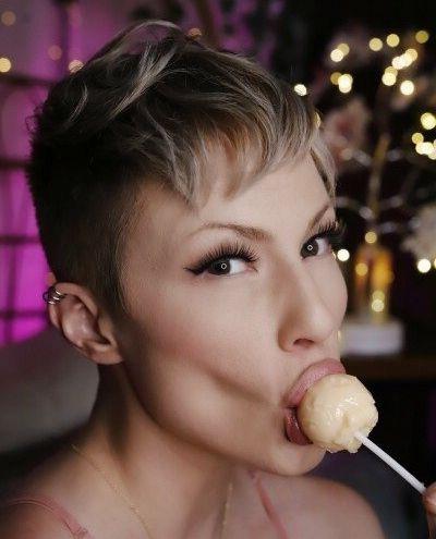 25P Kate Elliot nude